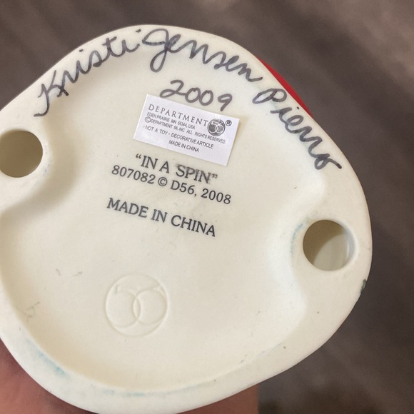 VTG Snowbabies Dept 56 Figurine Winter in a “ spin” Sledding - Picture 3 of 3